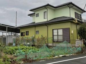 一宮市で時期的に外壁塗装を考えていたお客様のお家を工事させて頂きました！緑のツートンカラーが目を引く心地よい色合いの外壁に大変身しました。
