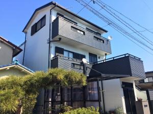 北名古屋市にて外壁塗装工事を行いました。パキッとツートンカラーでカッコよく仕上がりました！