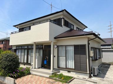 外壁塗装をしてとても明るい印象になりました。