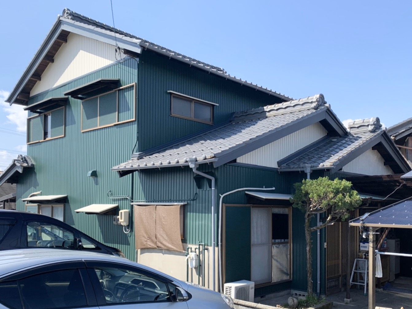 屋根カバー工事 外壁塗装工事 トタン張替工事 雨樋交換工事 破風板金カバー工事 波板交換工事 足場仮設・撤去